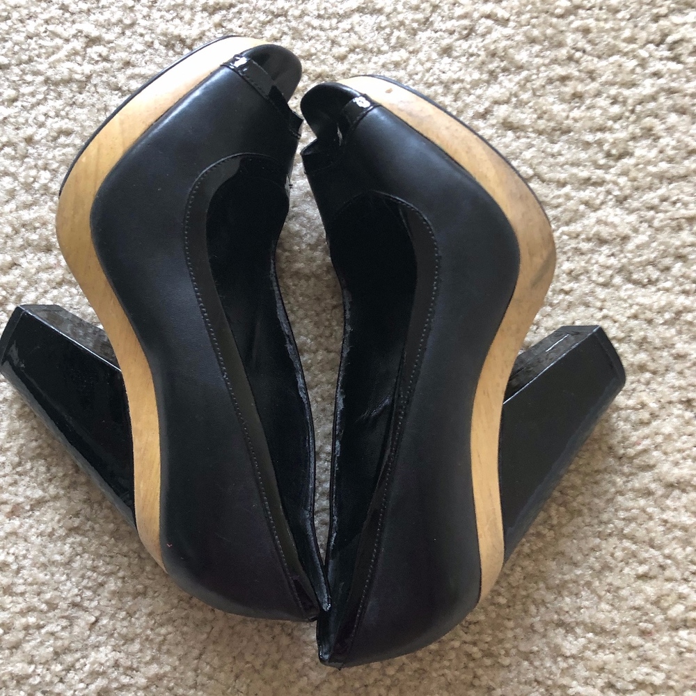 Woman's Vince Camuto Pump